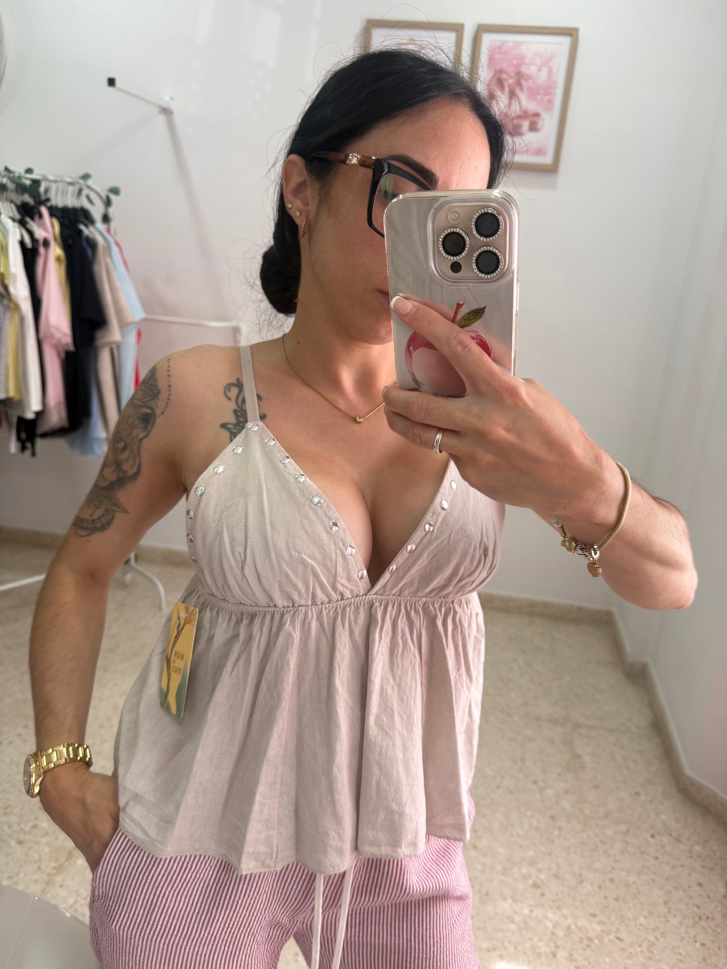 Blusa tachuelas